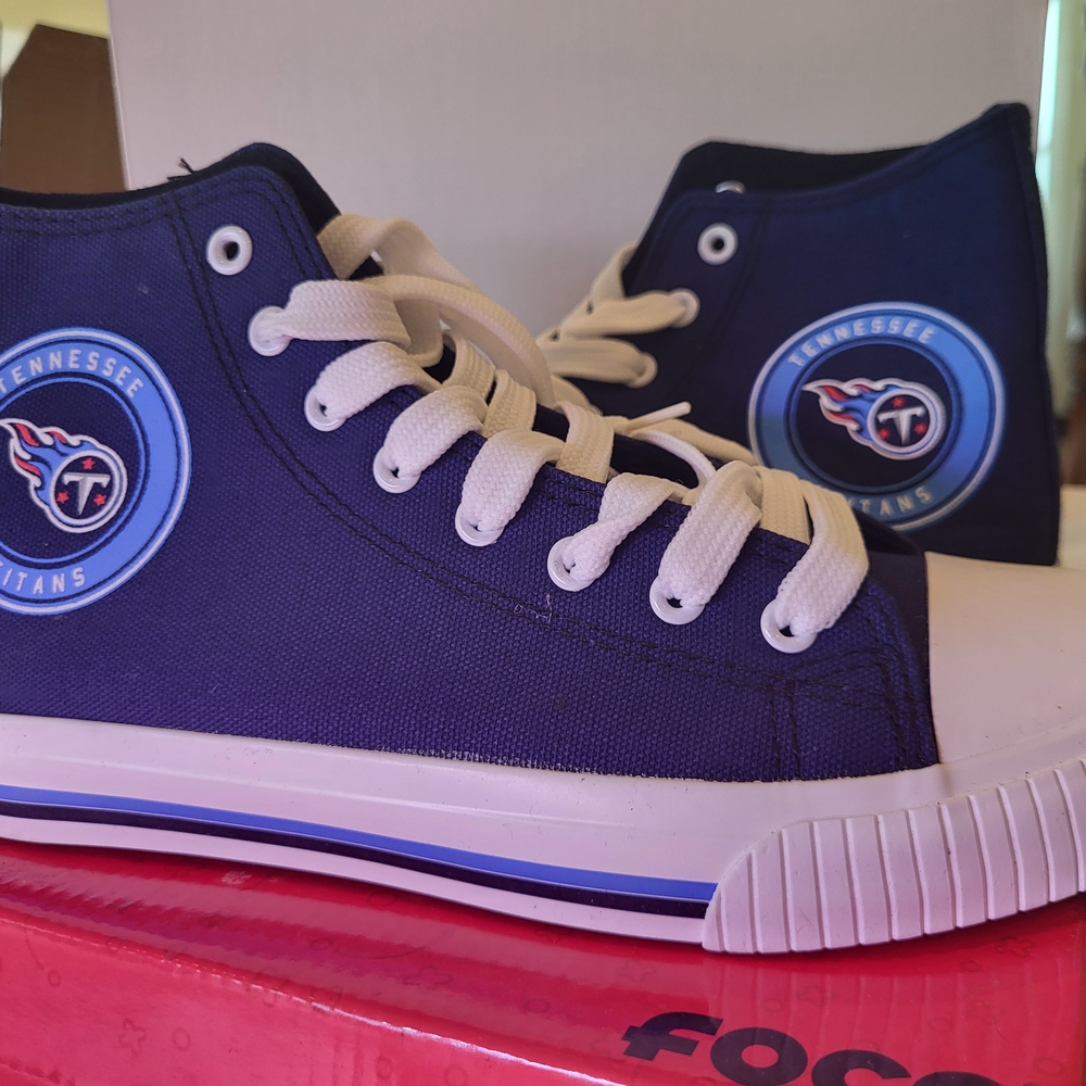 Tennessee Titans High-Top Sneakers - Navy men's size 7 women's 8.5